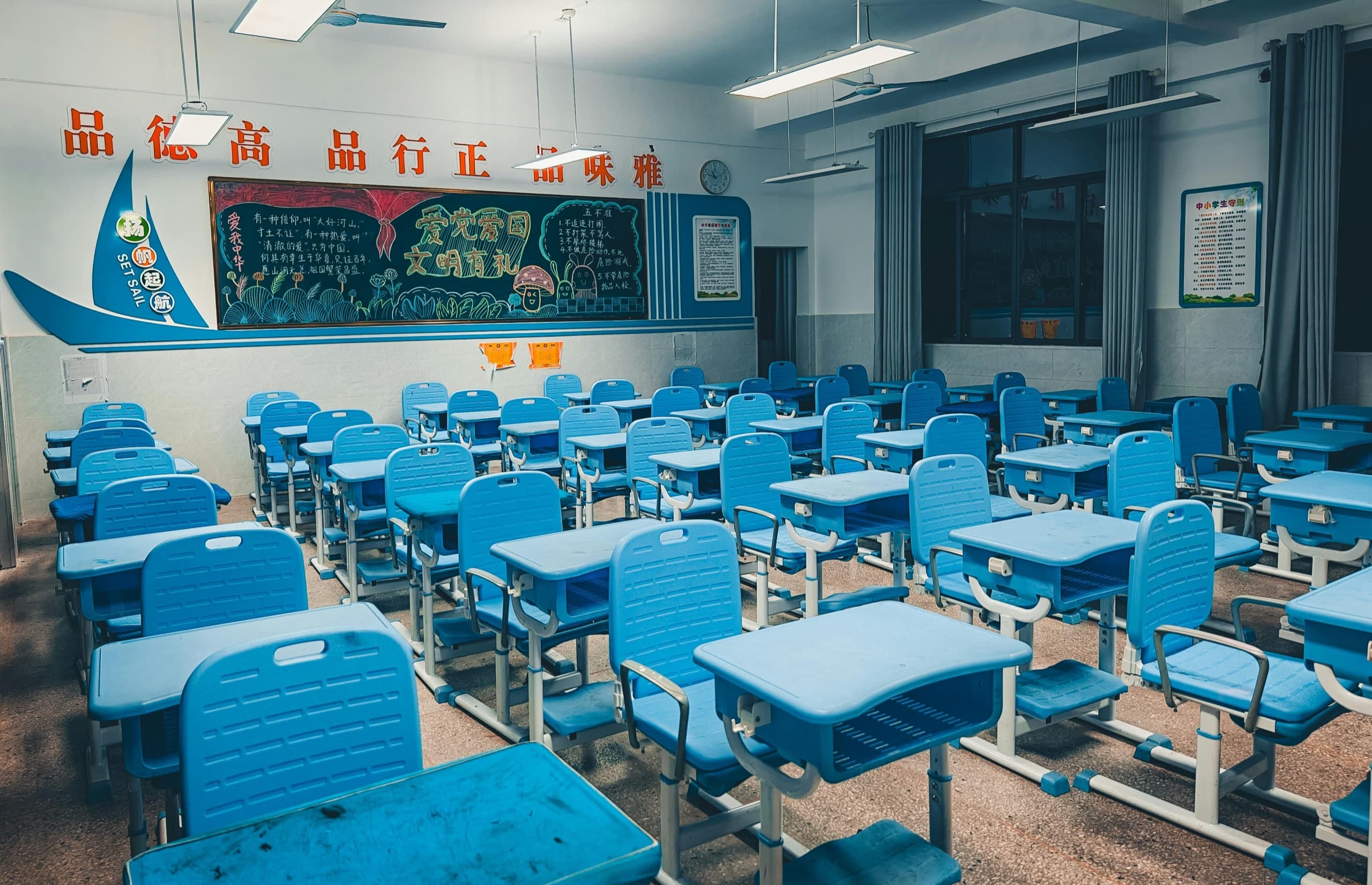 Operable wall partition in a Melbourne school gymnasium